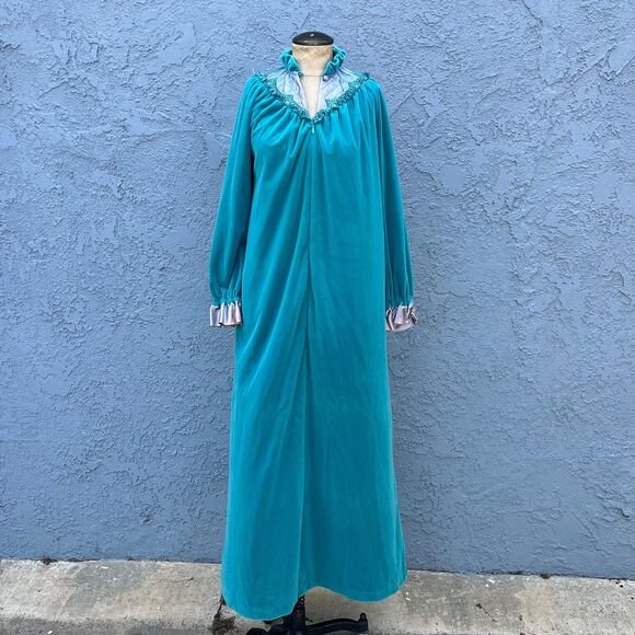 80s Velour Nightgown in Small or Medium Victorian Details Kidcore - Picture 1 of 9